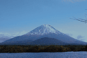 山と湖（明暗重視）をドット絵に変換した結果